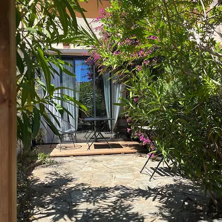 Avec Terrasse à 300 M De La *