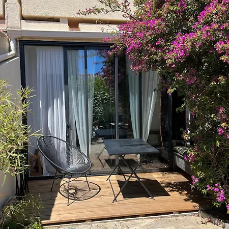 Avec Terrasse A 300 M De La * Le Lavandou