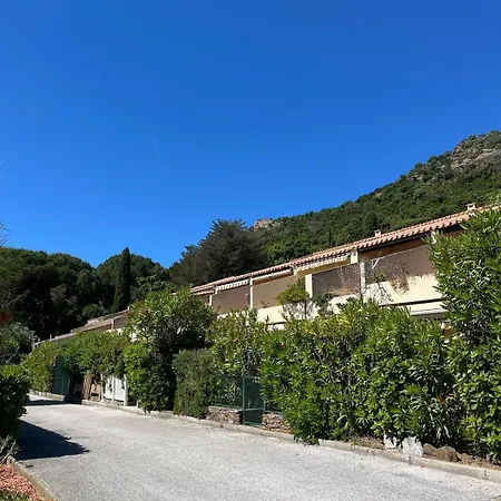 Avec Terrasse à 300 M De La