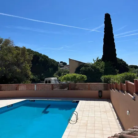 Avec Terrasse A 300 M De La * Le Lavandou